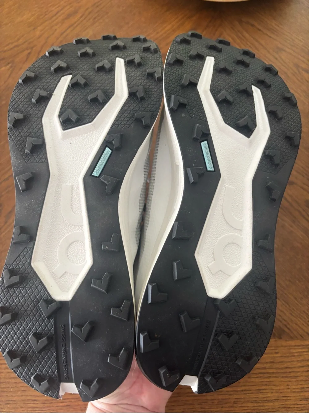 On Running Women’s Cloudultra 3 in glacier/white size US9